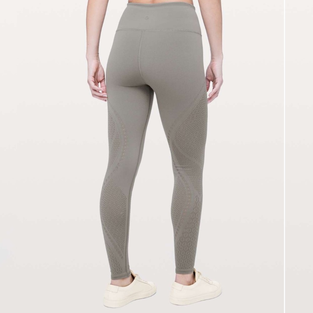Lululemon Reveal Tight *Mindful Motion
Carbon Dust like new